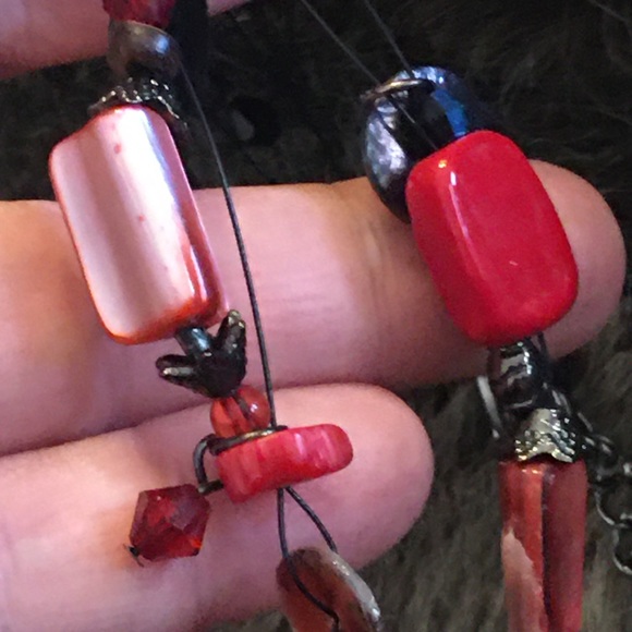 Red tones mixed material beaded fish line necklace - Picture 8 of 8